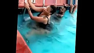 sunny leone sucking vdo on swimming pool