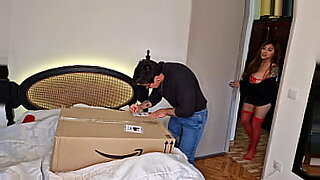 sisters ass in the box