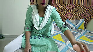 tharki boss ne room renter ladki ko pel diya boss fucking his house mad very very hard fucking