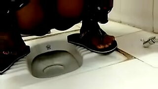 girl pissing in public