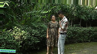 kiss and sex girl girl india