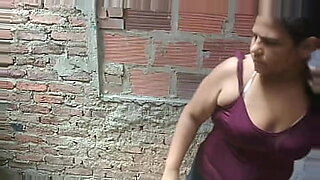 madrastra necesita ayuda en la ducha