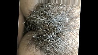 freeuse milf latina de grandes tetas y su hijastra obediente dan la bienvenida a su hijastro a casa sin bragas