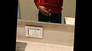 dad bathroom daughter