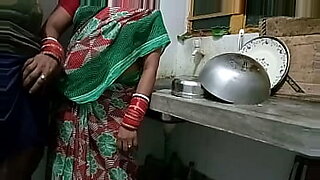 साल की लड़की सौतेले भाई से चूत और गाँड़ मरवाकर उसका वीर्य पी गयी