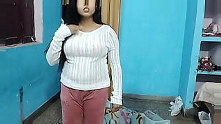 amma ki saree utha kar choot aur gaand chod diya full