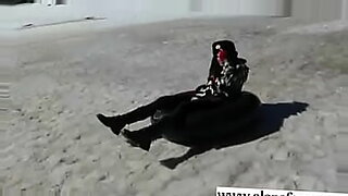 ・ｽa mature blonde with silicone tits looks after herself and actively goes in for sports the neighbor guy fucked her up to distract her from fitness classes and constantly throws his ball to her the milf told him that at that age it would be time for