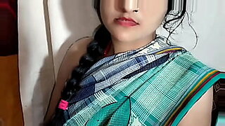 romi rain aur alexis fawx park men kuchh samay ka maja leti hain jab keiran aati hai aur tin logon vali chudaee ke lie kahti hai