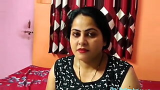 mylf सुंदर उसके प्रेमी के बड़े रसदार मांस उसके मुर्गा तरस सौतेली कन्या के साथ साझा करता है