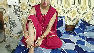 desi bihari bhabhi ki hot navel aur body ko dekh devar ne chod dala