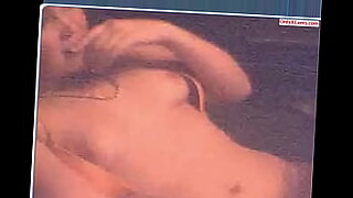 أخ ينيك اخته في فراش وهيه نايمه